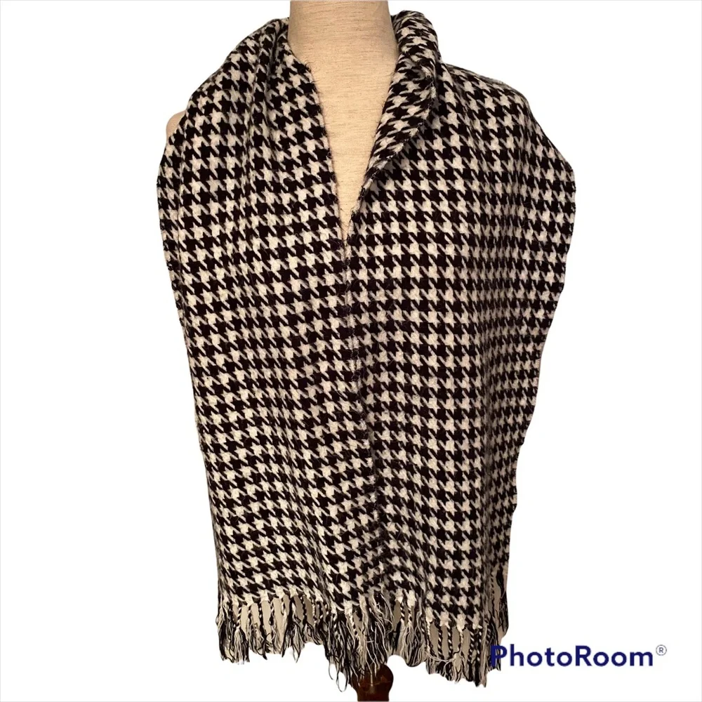 SCARF SCOTLAND CASHMERE BLACK WHITE HOUNDSTOOTH LONG FRINGE ACCESSORY MUFFLER